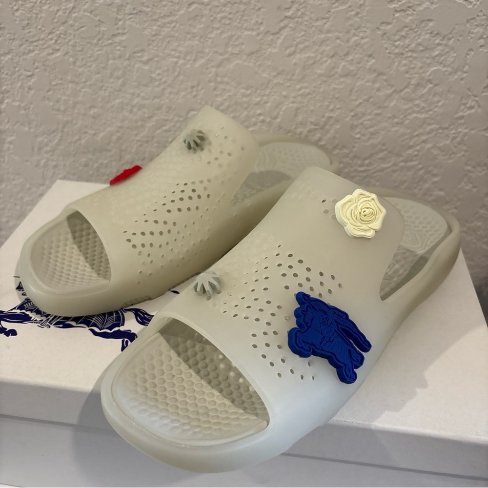 NWT BURBERRY SIZE 37 Women’s Burberry  Stingray Rubber Slide Sandals - Picture 6 of 9